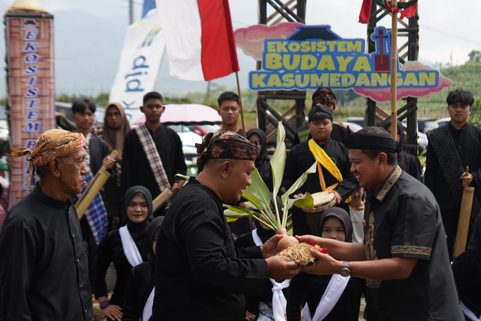 Upacara Pekan Adat Ngalaksa Resmi Dibuka Bupati Sumedang 