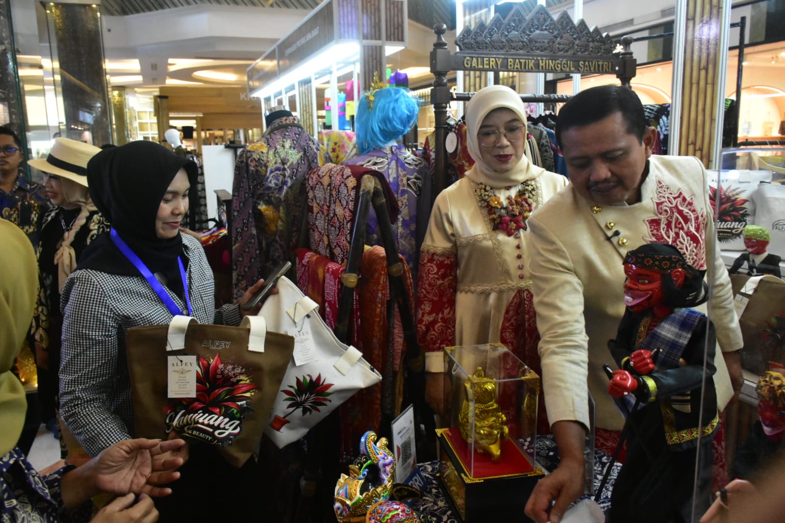 Hasil Karya UMKM Dekranasda Sumedang Tampil di Trans Studio 