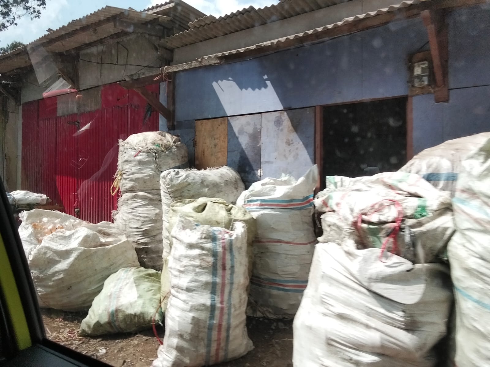 Muspika Pangalengan Masih Menunggu Langkah Pemerintah Desa,  Dalam Penanganan Sampah Pada Awas