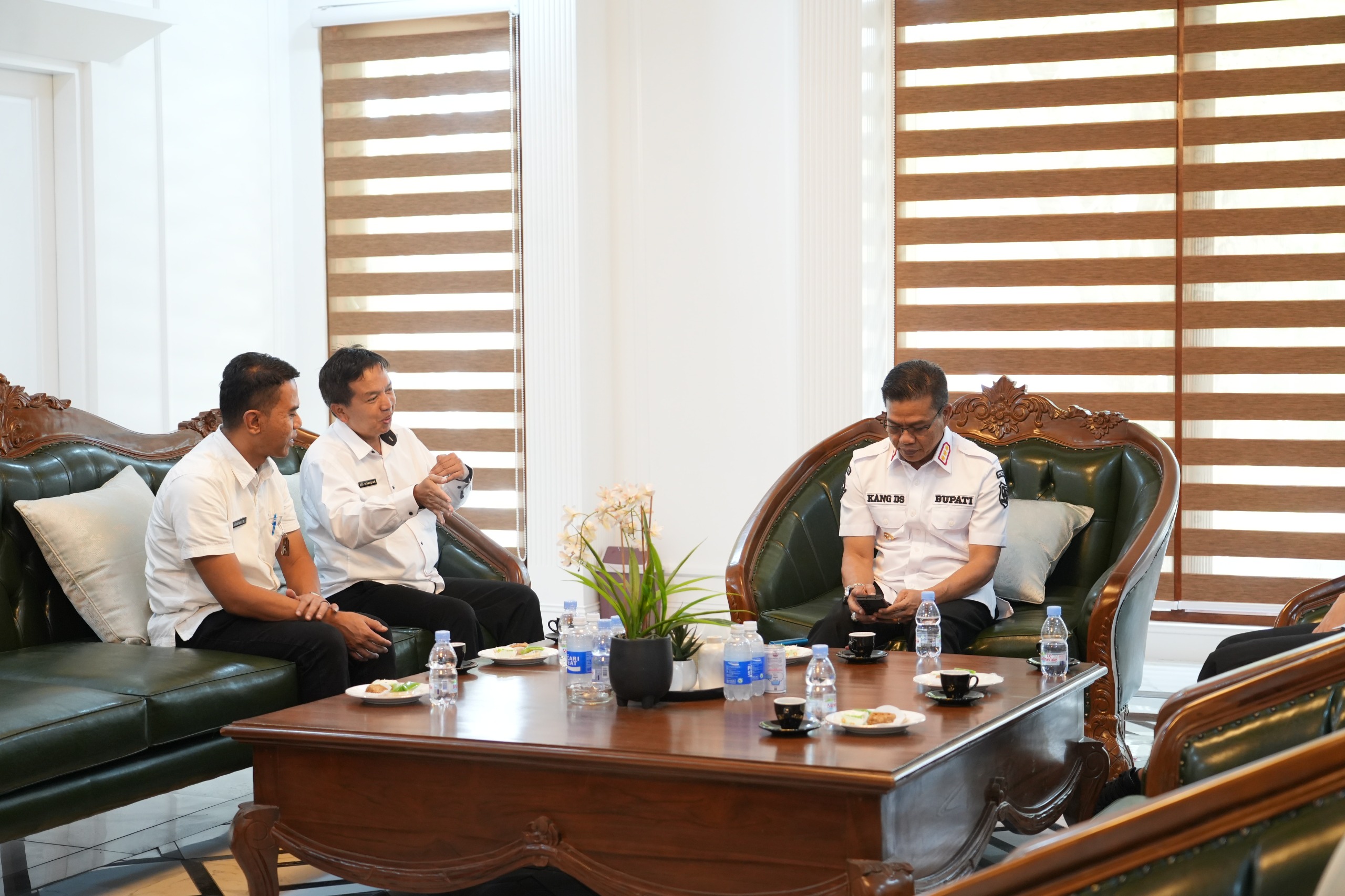KDS Terima Kunjungan Pimpinan DPRD Cianjur, Pemkab Bandung Perkuat Sinergi Pembangunan Jalan Perbatasan