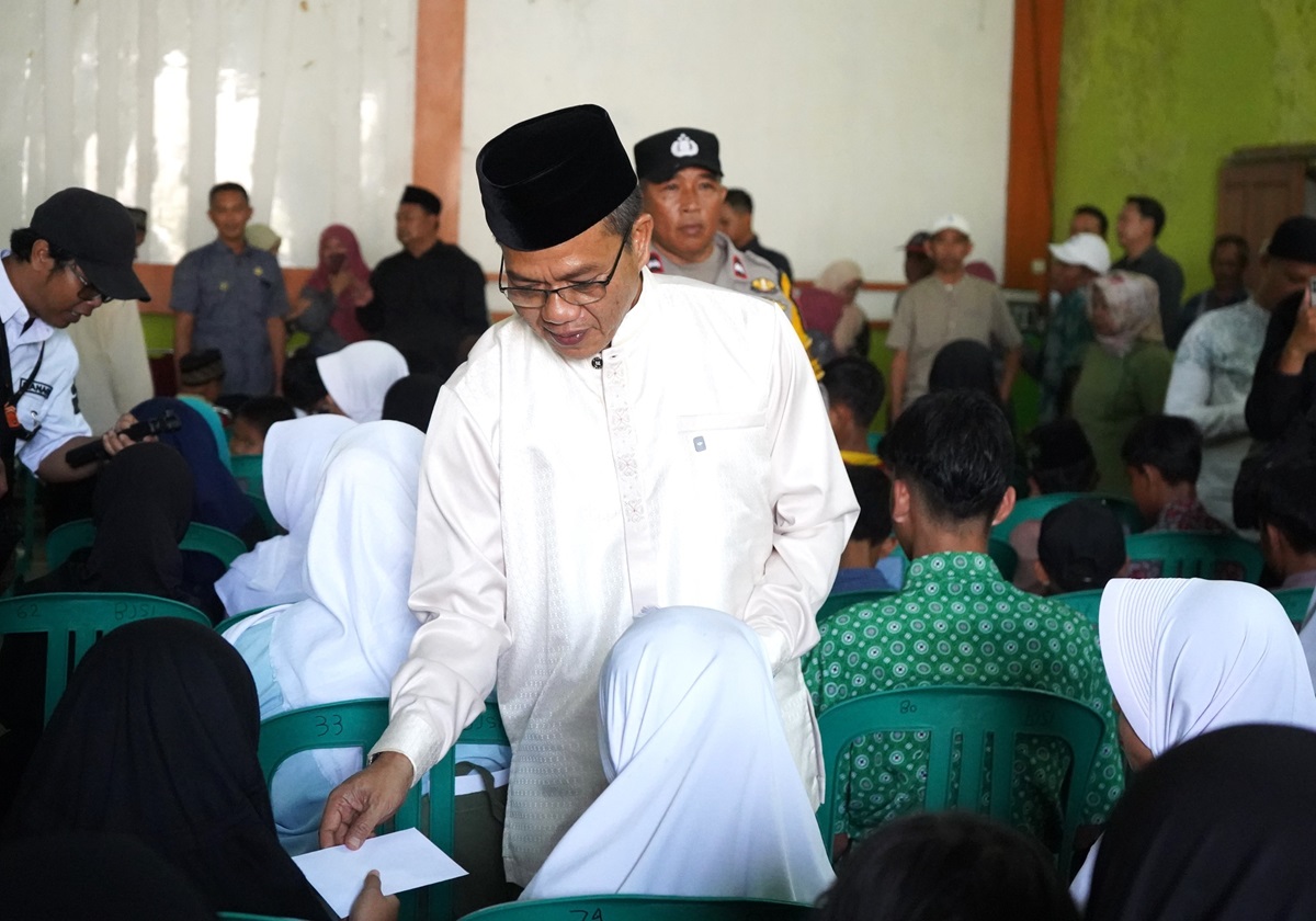 Silaturahmi Jumat Berkah, Bupati KDS Santuni Ratusan Anak Yatim dan Dhuafa